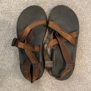 Mens brown chacos